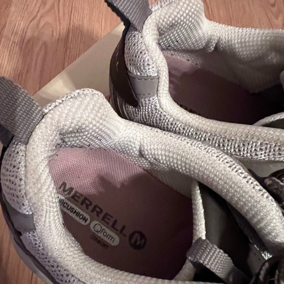Merrell Women’s Hiking Shoes/Size 10 - Picture 3 of 5